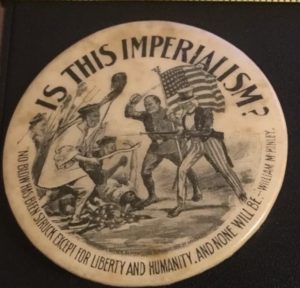 A plate with an image of the american revolution.